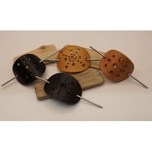 4 lederen haarspelden + metalen haarstokje siergaatjes 2x zwart, 2x beige - sierlijke haarspelden - sierrijke haarspelden - leren haarspelden - meerder vrouwelijke haarspelden - dames haarspelden lang haar - haarspelden vrouw half lang haar