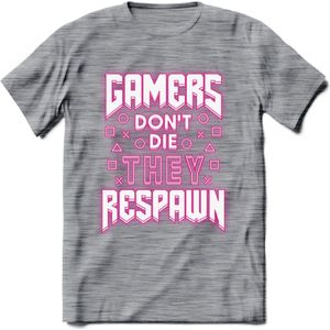 Gamers don't die T-shirt | Neon Roze | Gaming kleding | Grappig game verjaardag cadeau shirt Heren – Dames – Unisex | - Donker Grijs - Gemaleerd - S