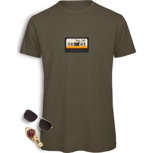 Heren t shirt met retro print - Grappig mannen tshirt - Maten S t/m 3XL - Shirt kleur: khaki.