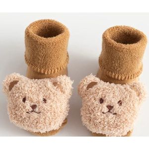 Kinder sokken/sloffen 2x karamel waarvan 1 willekeurig met beer antislip 2 jaar