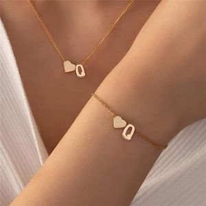 Initiaal Ketting & Armband set met Letter Q Goudkleurig - Met letter & Hartje! - Naam Ketting Cadeau - Geluksketting op Kaartje - Pax Amare