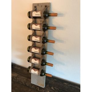 Wijnrek van hout en taupe leer - 1mtr hoog en plaats voor 6 wijnflessen - Wijnrek van steigerhout. Op te hangen of staand te plaatsen