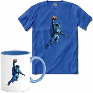 Astronaut Met Basketbal | Ruimte - Astronaut - Basketbal - T-Shirt met mok - Unisex - Royal Blue - Maat XL