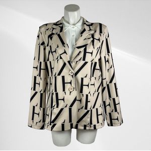 Angele Milan Plus Size Travelstof Blazer - Zwart - Stijlvol en Comfortabel - Soepelvallende Travelstof - Strijkvrij & Machinewasbaar - In 4 Grote Maten!