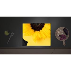 Inductie Beschermer - Halve Gele Bloem tegen Gele Achtergrond - 60x52 cm - 2 mm Dik - Inductieplaat Beschermer met zwarte kern