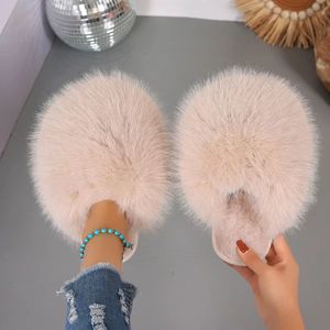 Warme Pluizige Slippers Dames Winter – Comfortabele Antislip Huisslippers – Zachte Luxe Damespantoffels voor Binnen en Buiten – Maat 38