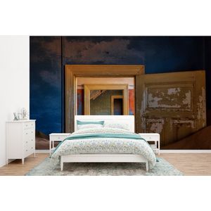 Blauw - Deur - Zand - Woestijn - Behangpapier