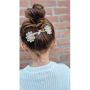 Haarspeld Esim Gold Flower - meisje - cadeaubon - baby - haarklem- mama - kraamcadeau - babyshower- goud-haarspeld- feest- bruiloft- haarmode - kant - feestdagen - cadeau -kerst
