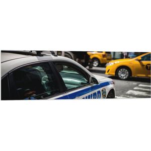 Vlag - Politie Auto rijdend door New York - 120x40 cm Foto op Polyester Vlag