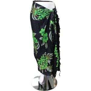 Om Namaste - Sarong - 641 - Groene Bloemen op Zwart - Wikkeljurk - Pareo - Strandlaken