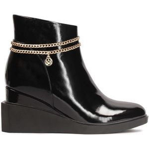 Ankle boots with detachable chain