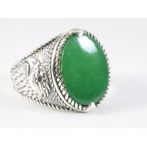 Zware bewerkte zilveren ring met jade - maat 22.5