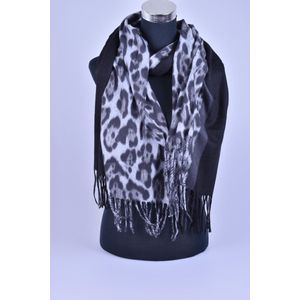 sjaal in de kleur zwart met rondom rand met tijgerprint