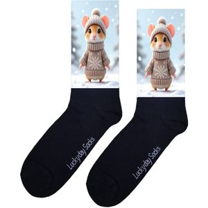 Muis - Opkikker - Grappige sokken - Valentijns cadeau - Verjaardag cadeau - Sint cadeau - Leuke sokken - Sneeuw - Natuur - Vrolijke sokken - Cadeautje - Grappige cadeau - Kerstsokken - Vaderdag - Moederdag - Socks maken Happy - 37-44