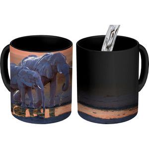 Magische Mok - Foto op Warmte Mokken - Koffiemok - Twee olifanten bij zonsondergang - Magic Mok - Beker - 350 ML - Theemok