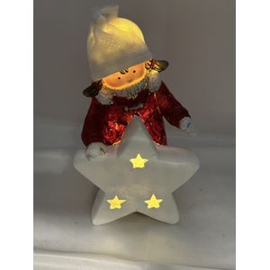 Kerstbeeldje meisje met ster & LED - polyresin - Taupe + Grijs & stoffen + stoffen witte muts - 20 cm hoog x 12 cm x 6 cm – Kerstdecoratie