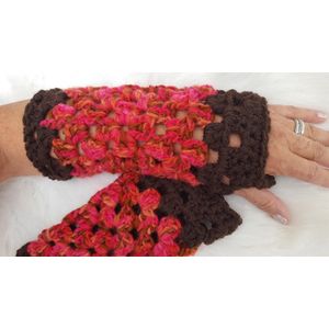 Handgemaakte warme vingerloze handschoenen / polswarmers in donkerbruin rood oranje gehaakt. Maat L