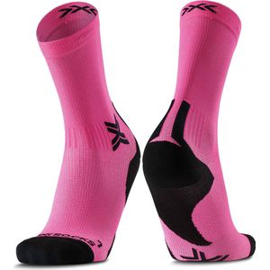 X-SOCKS Run Discover Crew Socks - Optimale ventilatie & stabilisatie tijdens het hardlopen - Luchtkanaal, spierondersteuning & comfort voor intensieve trainingssessies - Fluo Roze/Zwart, 42-44