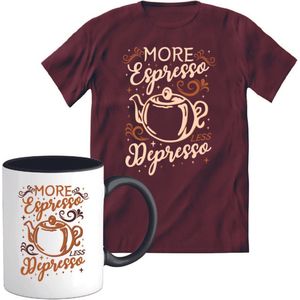 T-Shirtknaller T-Shirt met Koffiemok | More Espresso Les Dipresso - Koffie Kleding | Heren / Dames Shirt met Mok Cadeau | Kleur rood | Maat S