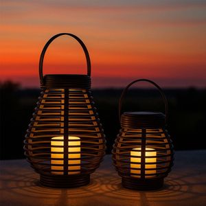 FlinQ Solar Bottassano Tafellamp voor buiten - Led Tuinverlichting op Zonneenergie - Tuinlantaarn met Dag/Nacht Sensor - Solar Tuinverlichting - Verlichting voor buiten - Set van 2 lantaarns
