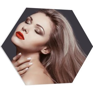 PVC Schuimplaat Hexagon - Vrouw - Gezicht - Makeup - Nagels - 70x60.9 cm Foto op Hexagon (Met Ophangsysteem)
