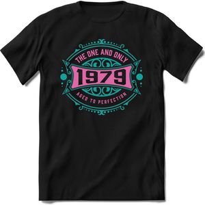 1979 The One And Only | Feest Kado T-Shirt Heren - Dames | Cobalt - Licht Roze | Perfect Verjaardag Cadeau Shirt | Grappige Spreuken - Zinnen - Teksten | Maat L