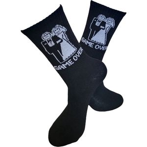 Verjaardags cadeau - Game over Trouwen Sokken - vrolijke sokken - witte sokken - tennis sokken - sport sokken - valentijns cadeau - sokken met tekst - Bruiloft - grappige sokken - Socks waar je Happy van wordt - maat 37-44