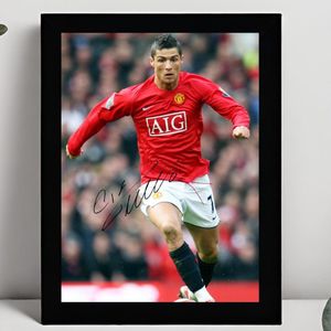 Cristiano Ronaldo Ingelijste Handtekening – 15 x 10cm In Klassiek Zwart Frame – Gedrukte handtekening – Manchester United - Juventus - Real Madrid - Goat of Football - Voetbal