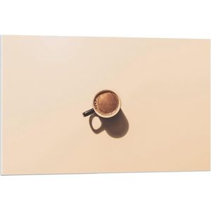 Forex - Kopje Koffie met Lichtbruine Achtergrond - 90x60cm Foto op Forex