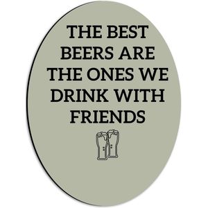 WallClassics - Dibond Ovaal - Tekst: The best beers are the ones we drink with friends'' Groen - 30x40 cm Foto op Ovaal (Met Ophangsysteem)