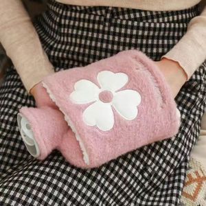 Warmwaterkruik met Bloemvorm en Zachte Pluche Hoes – 2-in-1 Ontwerp voor Warmte en Koude Compressen - Roze - 1000ml