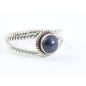 Opengewerkte zilveren ring met lapis lazuli - maat 20