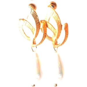 ELLEN MEIJER Oorbellen met oorsteker bloem en schelp parel, lengte 4 cm