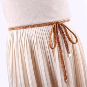 Prachtige fashion knoop / strik riem / ceintuur smal - Bruin / Camel / Cognac met Goud detail - jurk riempje / damesriem voor in de taille of op heup | Meisjes – Jonge Dames | Heupriem - Tailleriem | Decoratie Jurk - DH collection