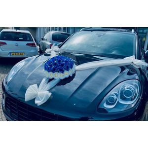 ELENA Luxe Trouwauto Versiering Blauwe Rozen met Tule Strik- Auto Decoratie Bruiloft - Autodecoratie Trouwerij Huwelijk - Motorkap Versiering Trouwauto - Autobloemstuk - Autoboeket - Bloemen voor op de Motorkap - Bloemen met Tule Strik AUTODECO.NL