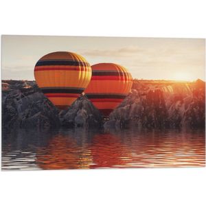 Vlag - Luchtballonnen Zwevend langs Rotsen boven het Wateroppervlak - 75x50 cm Foto op Polyester Vlag