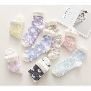 Fluffy sokken dames - 2 paar - huissokken - print hartjes - hart - roze - grijs - blauw - geel - mix - surprise - 36 - 40 - cadeau voor haar - geschenk vrouwen - Kerst cadeau - verjaardagscadeau - giftbox