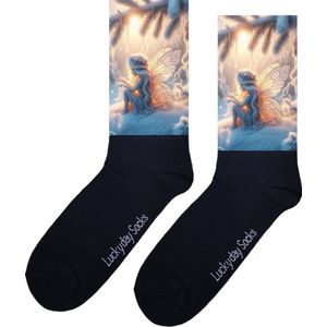 Elfje - Opkikkertje - Winter - Grappige sokken - Valentijn cadeau - Verjaardag cadeau - Kerst cadeau - Fantasie - Grappige sokken - Leuke sokken - Vrolijke sokken - Kerst sokken - Vaderdag - Moederdag - Socks maken Happy - 37-44