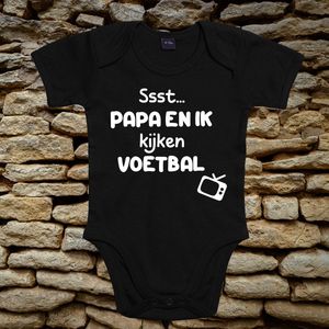 Rompertje - Baby rompertje met tekst: Ssst papa en ik kijken voetbal - Organic katoen