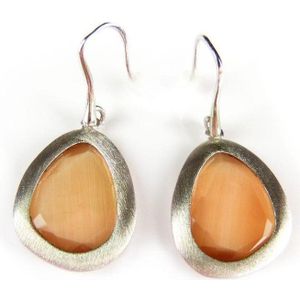 Zilveren oorringen oorbellen Model Playfull Colors gezet met oranje stenen