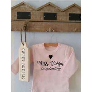 Shirtje roze Mrs Perfect in opleiding | Lange of korte mouw | lichtroze| maat 56-110