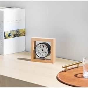Analoge Vierkant Houten Klok - Geruisloos voor op het Bureau, de Tafel, op een Plank of Mantel - Lichtbruin met Witte Wijzerplaat