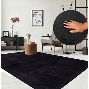 Vloerkleed voor woonkamer of slaapkamer in zwart 160x220 cm - Modern en zacht laagpolig tapijt - Rechthoekig - Antislip onderkant - Wasbaar tot 30 Graden - RELAX kleed by The Carpet