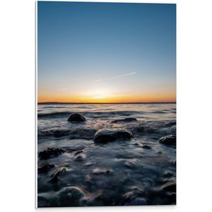 WallClassics - PVC Schuimplaat- Zonsondergang bij Zee vol Rotsen - 40x60 cm Foto op PVC Schuimplaat