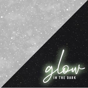 Kids@Home | glow in the dark | grijs met stippen | behangpapier 0,53x10m