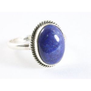 Bewerkte ovale zilveren ring met lapis lazuli - maat 19.5