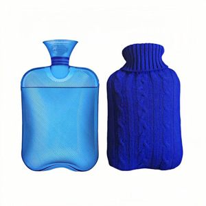 Warmwaterkruik - 31*19,5 cm - Warmwaterkruik met kabelgebreide hoes - Verwarmende warmwaterkruik - Inhoud van 2 L - Biedt ultieme warmte en comfort - Een onmisbaar item voor de winter