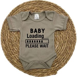 Romper | BABY LOADING ... PLEASE WAIT - sand - 56 - zwanger - zwangerschapsaankondiging - pregnant - pregnancy - baby - zwangerschap