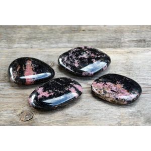 Edelsteen Rhodoniet - handsteen