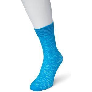 Bonnie Doon Dames Sokken met Kant maat 36/42 Blauw - Panty Sokjes - Doorschijnende Sokken - Feestelijk - Semi Transparant - Kanten Sokken - Bloem Patroon - Uitstekende Pasvorm - Flower Sock - Azure Blue - BP201101.128